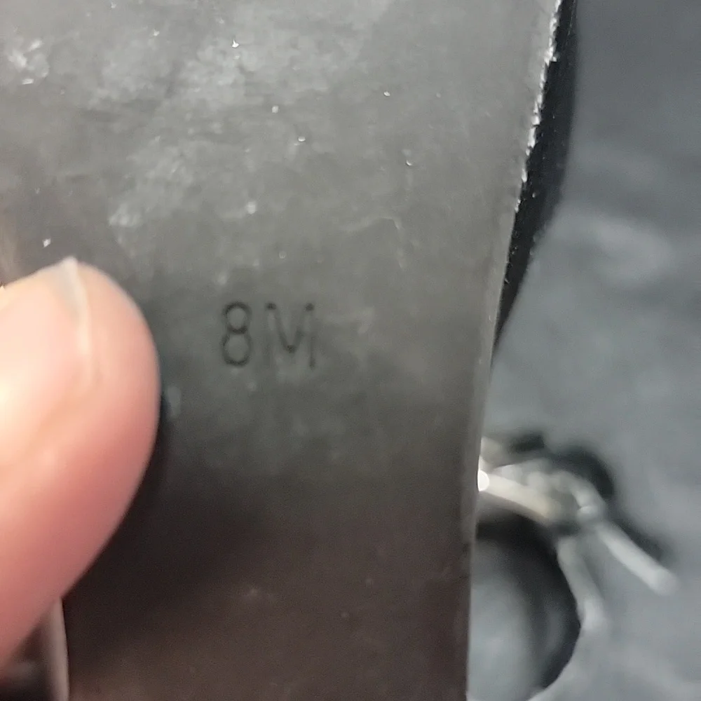 Guess woman's size 8 High heeled sandles
